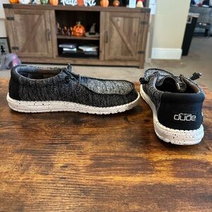 Size 11 hey dude Wally sox